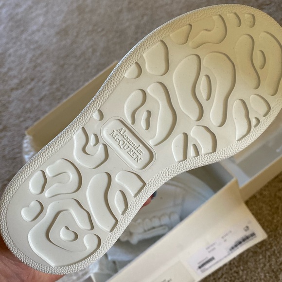 NEW Kids Alexander McQueen oversized sneakers - Picture 5 of 8